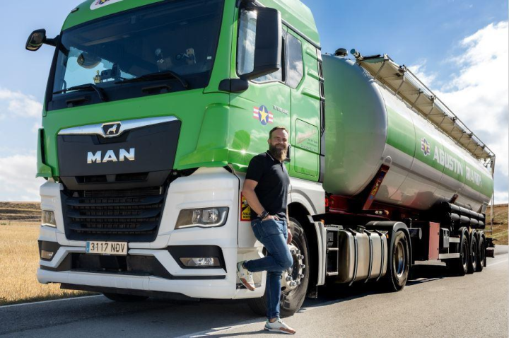 “Working as a truck driver feels like freedom to me. During my travels, I see beautiful landscapes, visit stunning places and meet new people. Every day is a new adventure.” Óscar Riaño Martínez